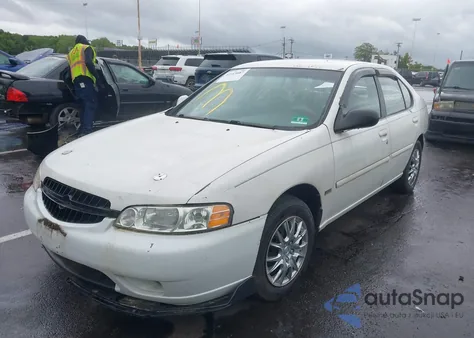 2001 Nissan Altima Gxe z USA, uszkodzony, nr VIN 1N4DL01D01C117464